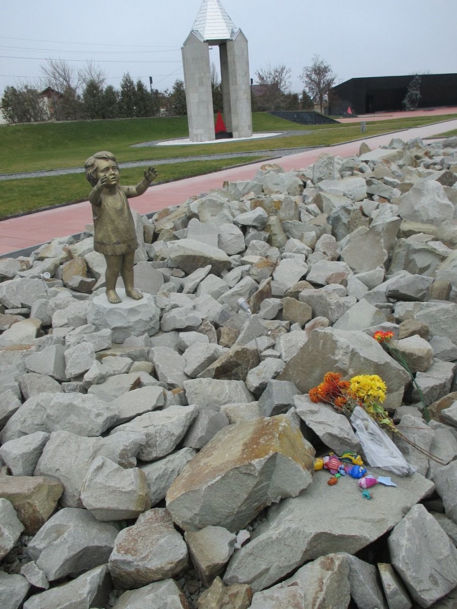 Памятник детям, погибшим в «Красном».