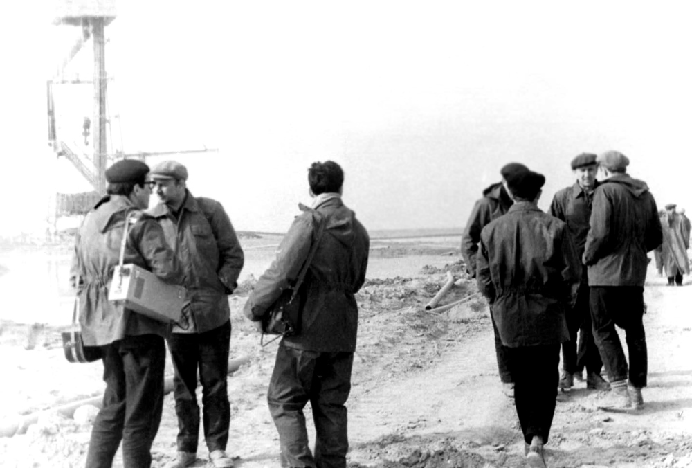 Съемочная группа ЦСДФ в Мангышлаке. 1964-1965 гг. Фото из личного архива В. Лисаковича.