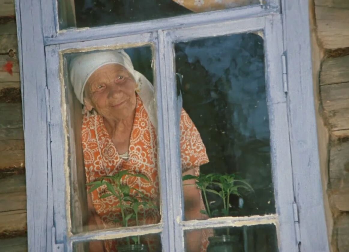 В роли матери Егора Прокудина жительница деревни Мериново Офимия Быстрова. Кадр из фильма 