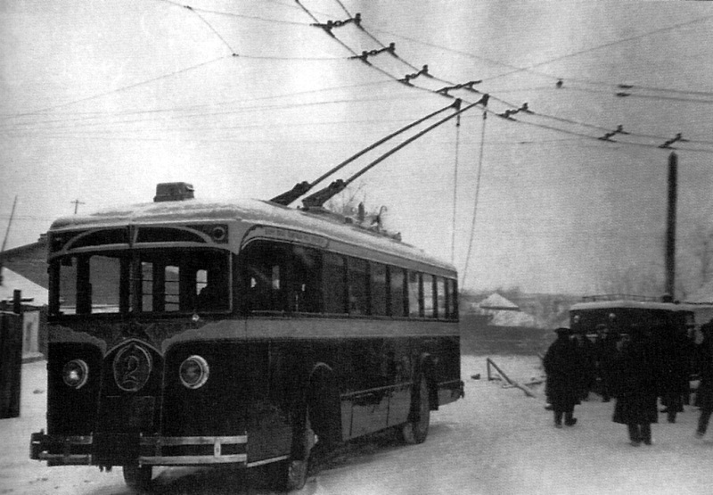 15 ноября 1933 года в Москве открылось троллейбусное сообщение