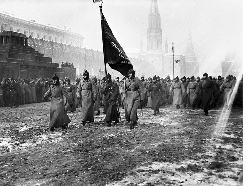 Парад на Красной площади 7 ноября 1927 года