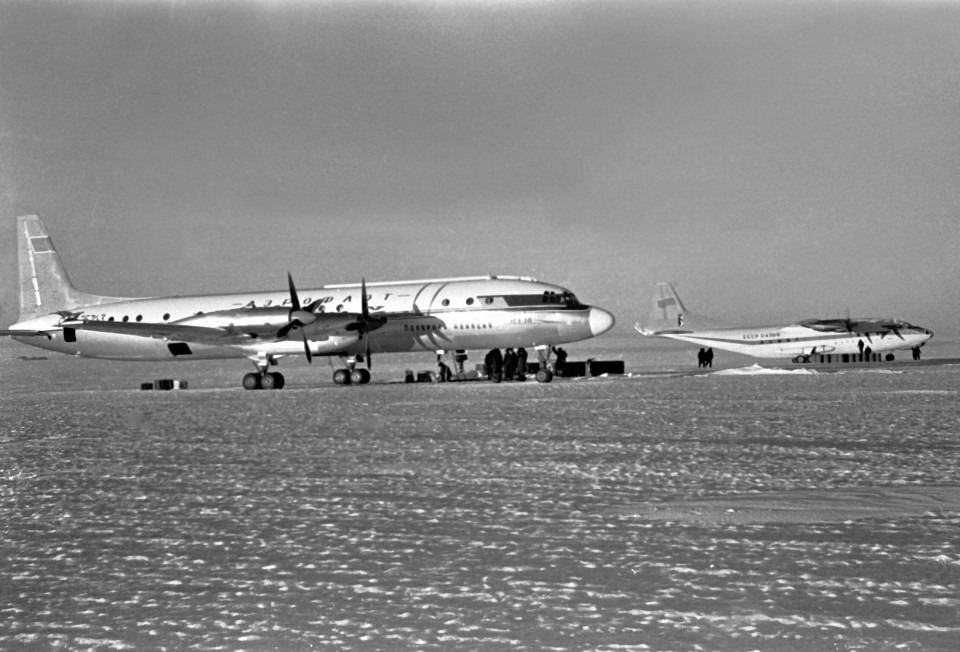 Опытный полет СССР — Антарктида на тяжелых самолетах в 1961-1962 годах