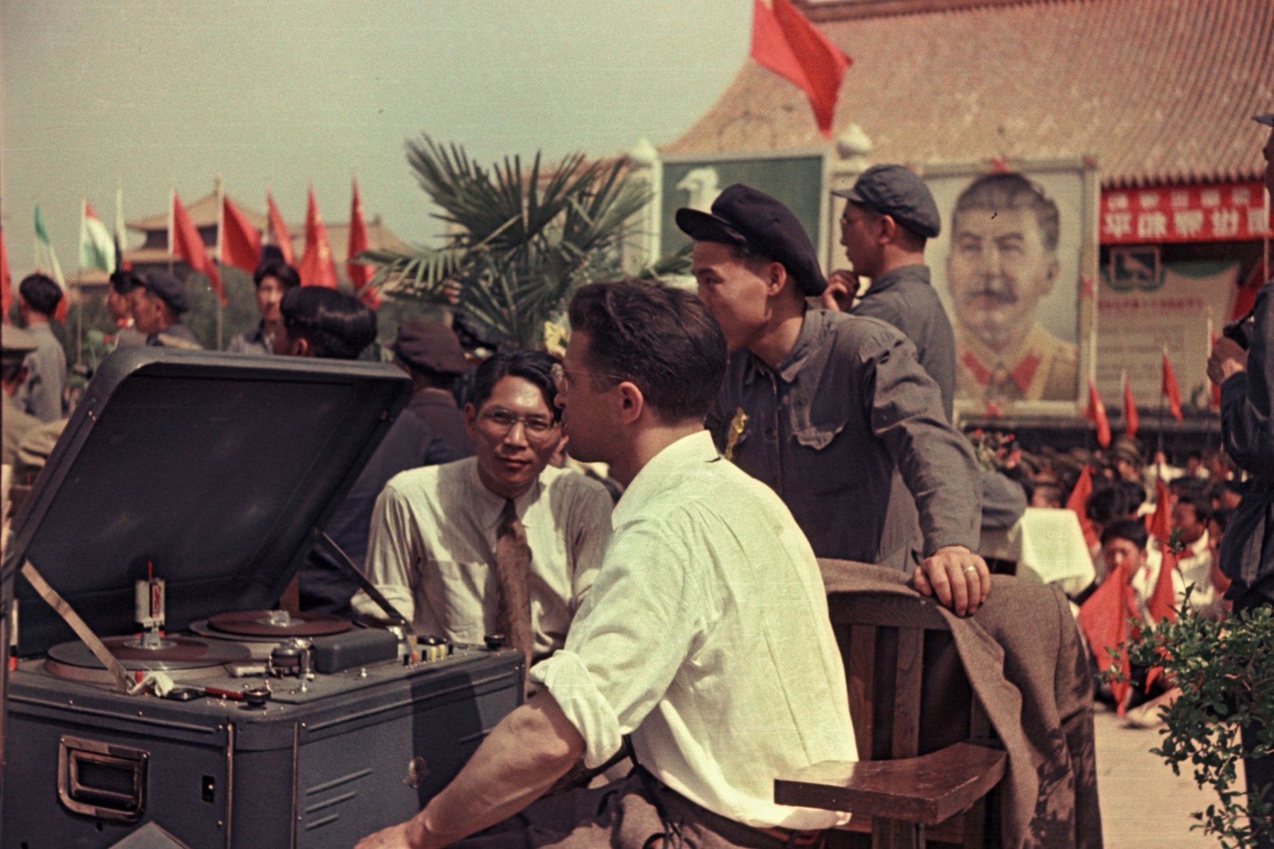 В Пекине провозглашена Китайская Народная Республика