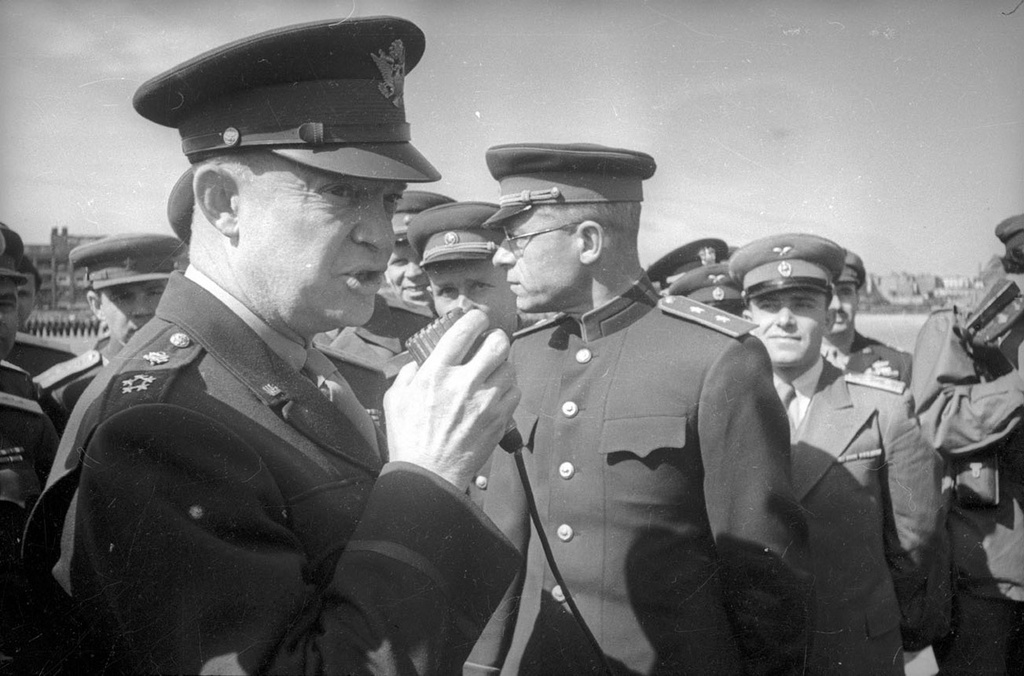 75 лет назад 11 августа 1945 года в Москву из Берлина прибыл генерал армии Эйзенхауэр