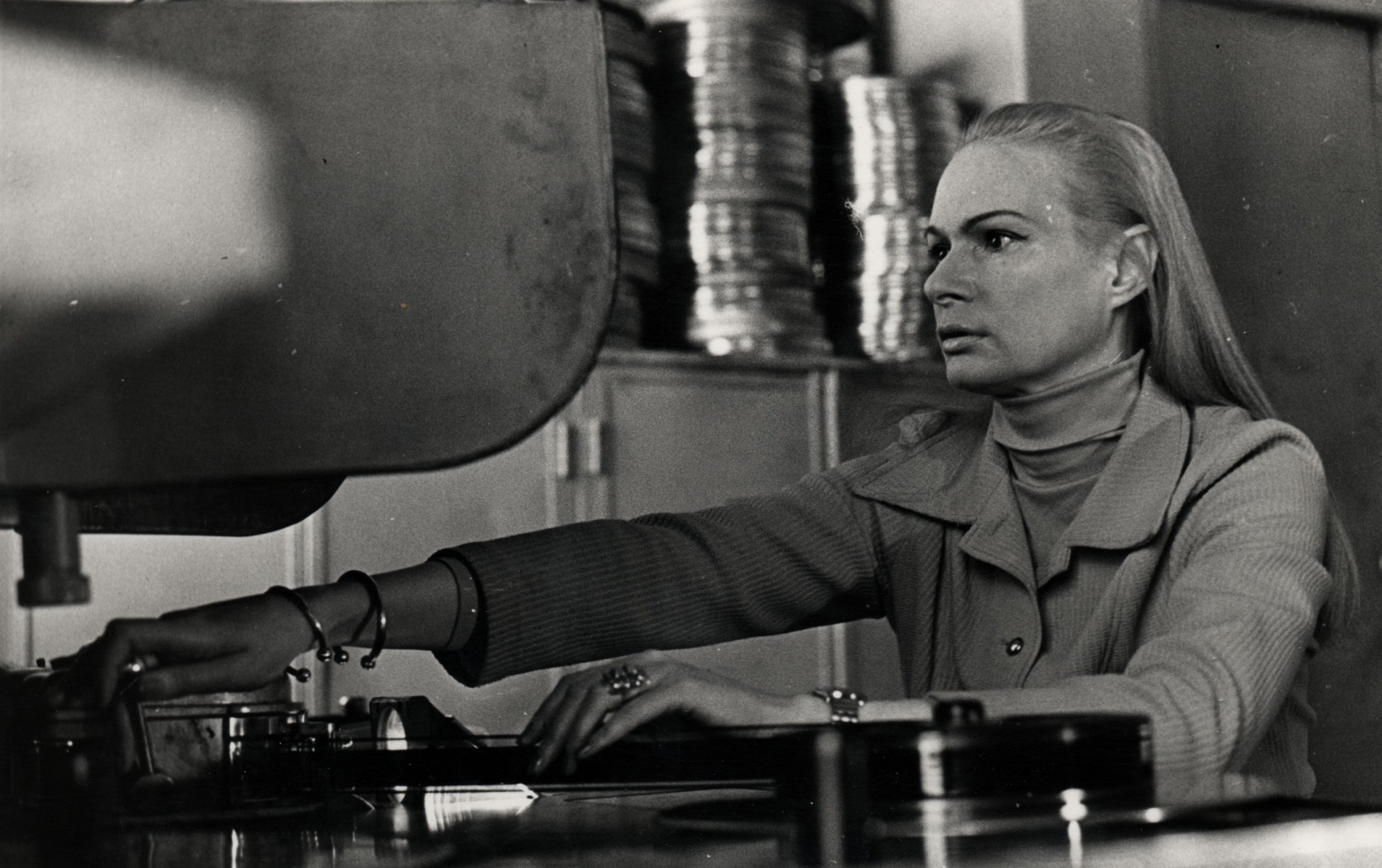 Джемма Микоша (Фирсова) в монтажной. Фото из личного архива.