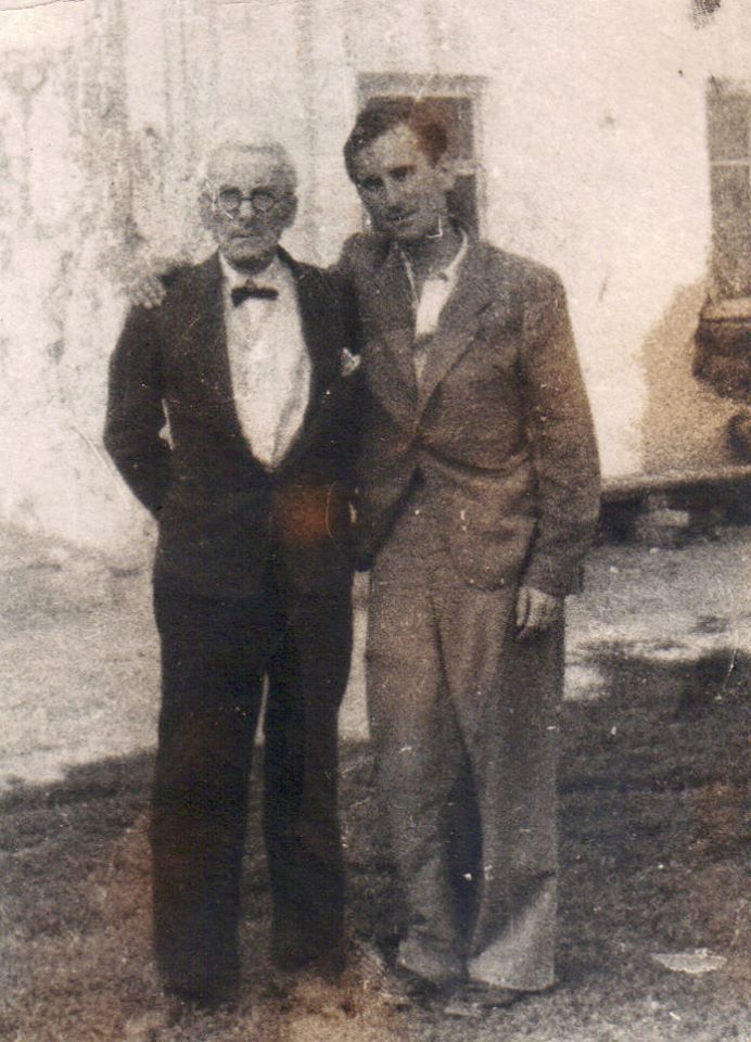 Мой отец, Евгений Андриканис приехал навестить своего отца. 23 июля 1942 года.