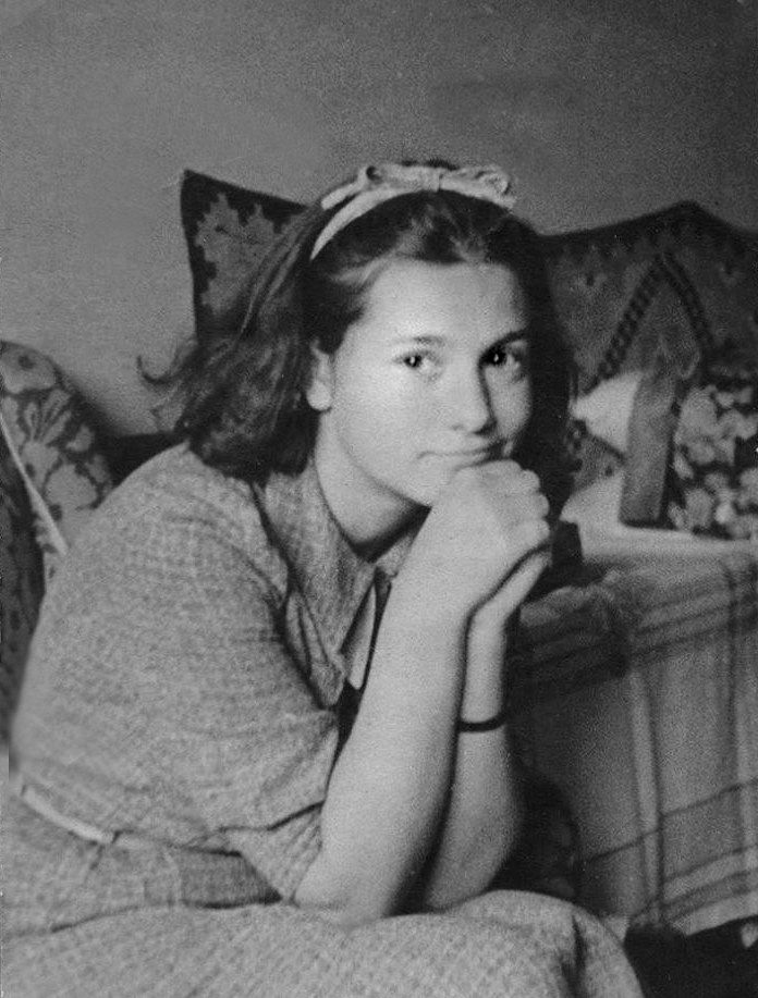 16-летняя Оксана Головня (дочь Любови Ивановой (Головня) и Анатолия Головни). Фото из личного архива Евгении Головня.