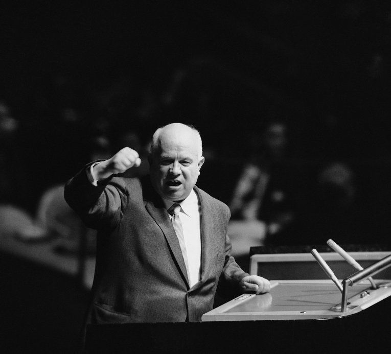 Никита Хрущёв во время выступления в Генеральной Ассамблее ООН, 13 октября 1960 года.