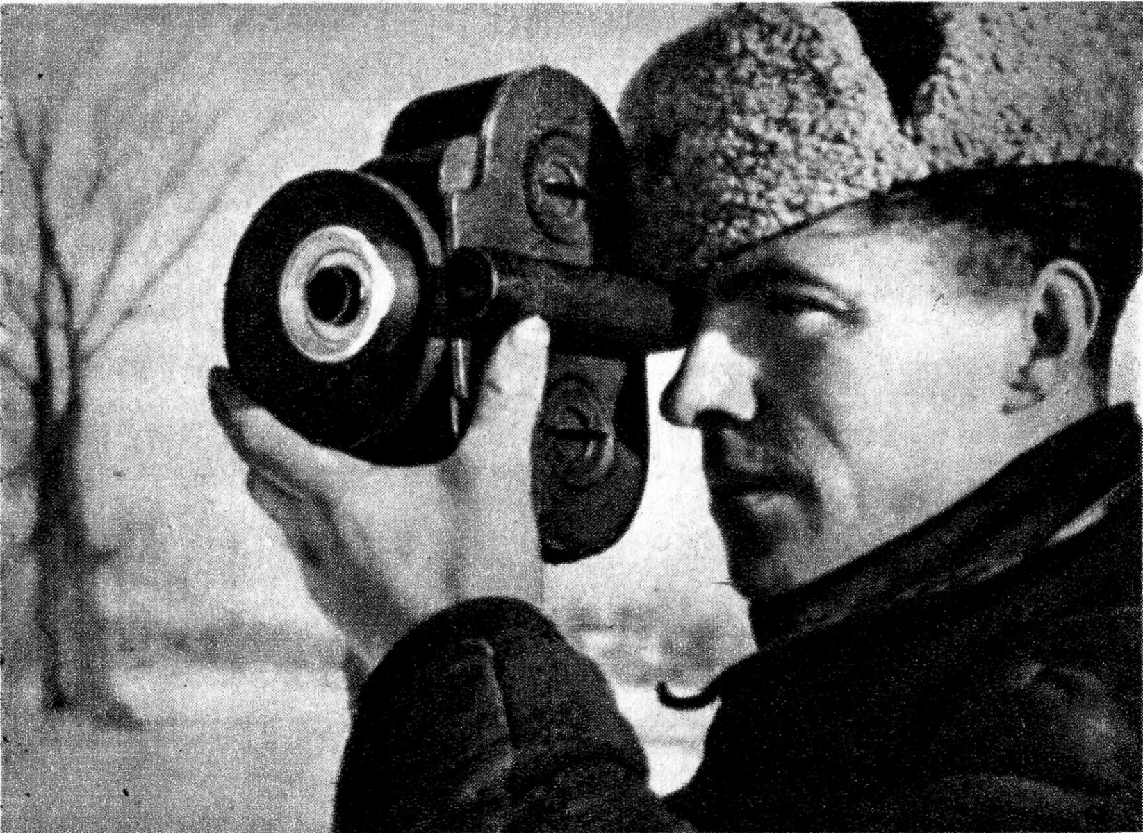 Кинооператор Б. Вакар. Участник рейда отряда Ковпака в Карпатах. 1943 год.