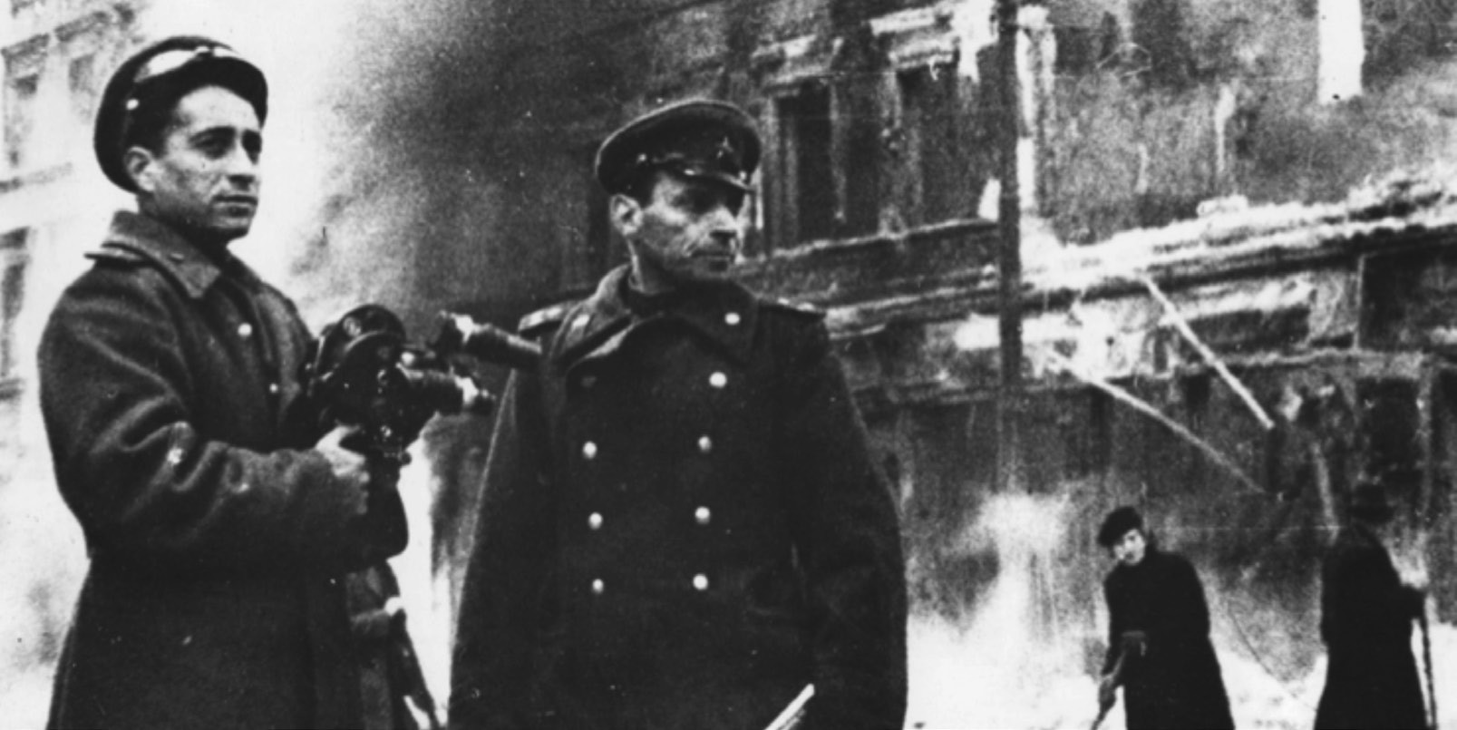 Берлин, май 1945 года. На фото Михаил Посельский и Юлий Райзман. Фото из архива в.И. Фомина.