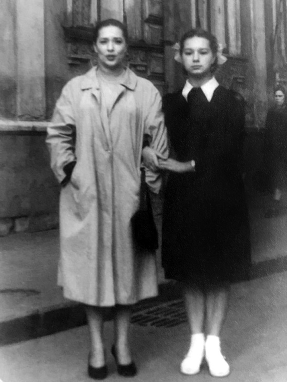 Мать и дочь — Оксана и Евгения Головня. Москва, 1960 год. Фото из личного архива Е. Головня.