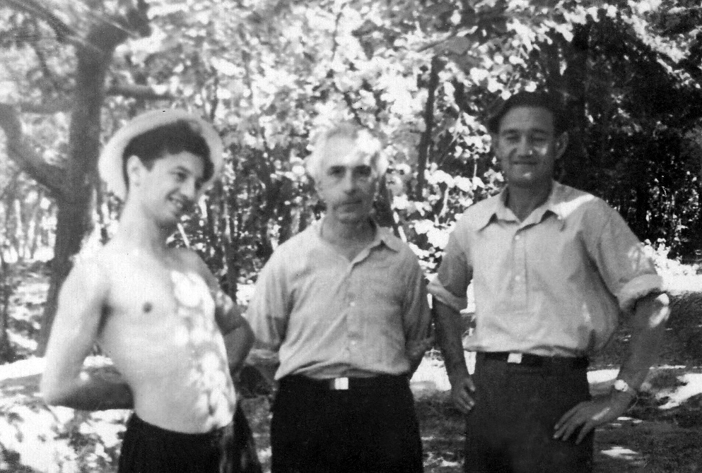 Илья Коган (слева).1957 год. Фото из архива автора.