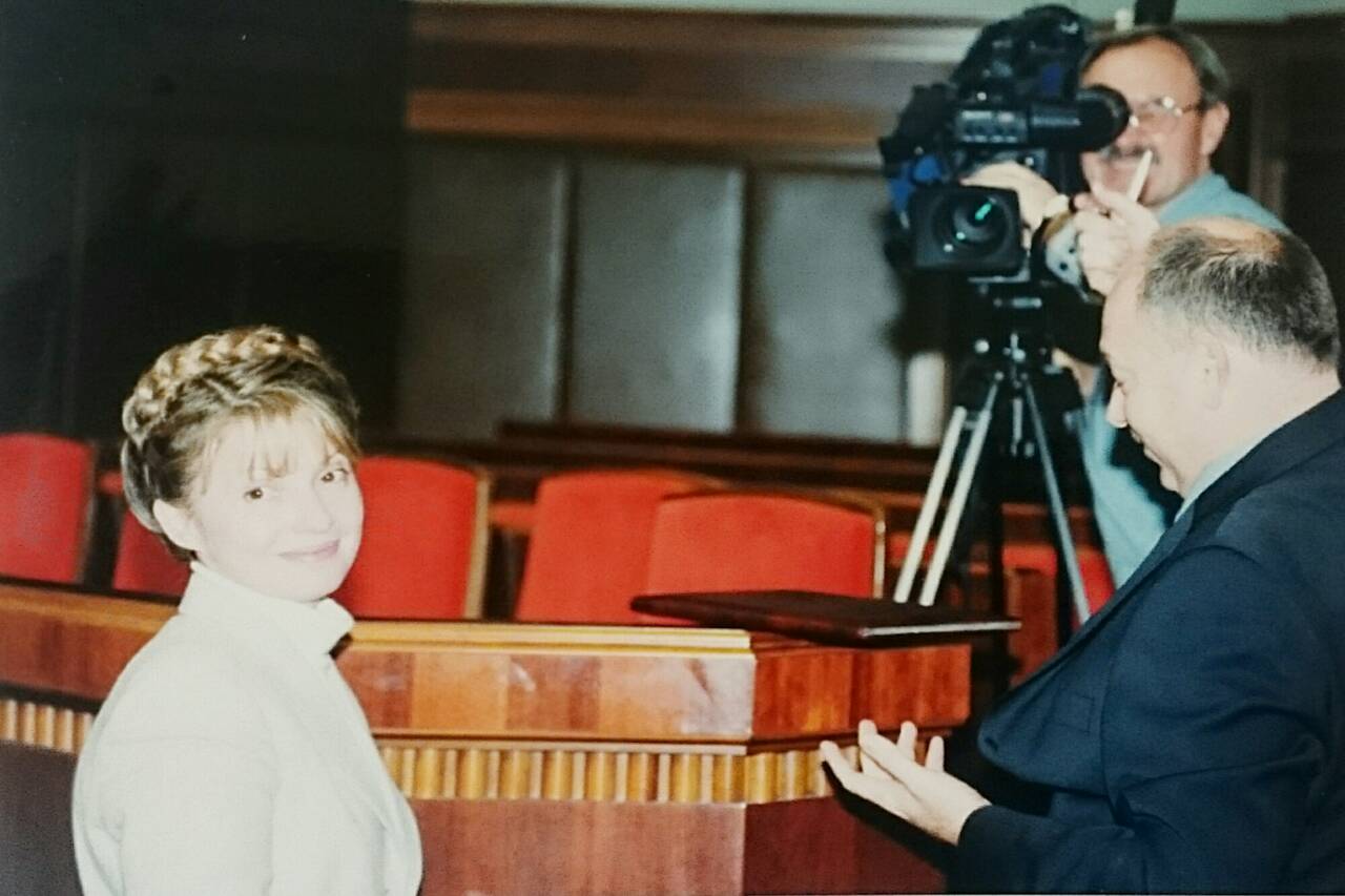 
На фото: Юлия Тимошенко, Святослав Пискун, снимает оператор Александр Бузилевич. Фото из семейного архива. 