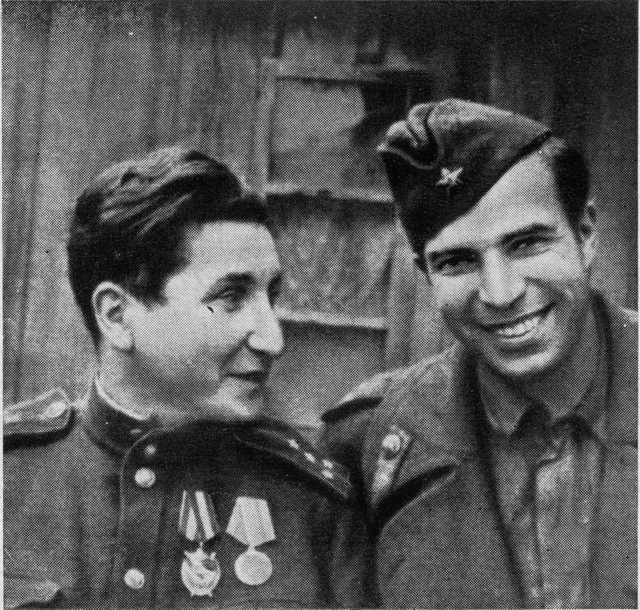 На фото операторы (слева направо): Н.Быков В. Сущинский.
