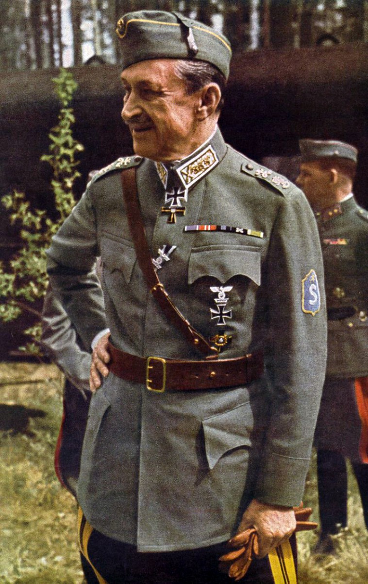 Густав Маннергейм в 1942 году. Фото: Helmut Laxin - http://heninen.net/miekka/english.htm