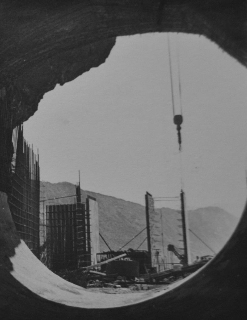На строительстве Нурекской ГЭС. 1975 год. Фото Вадима Горбатского. 