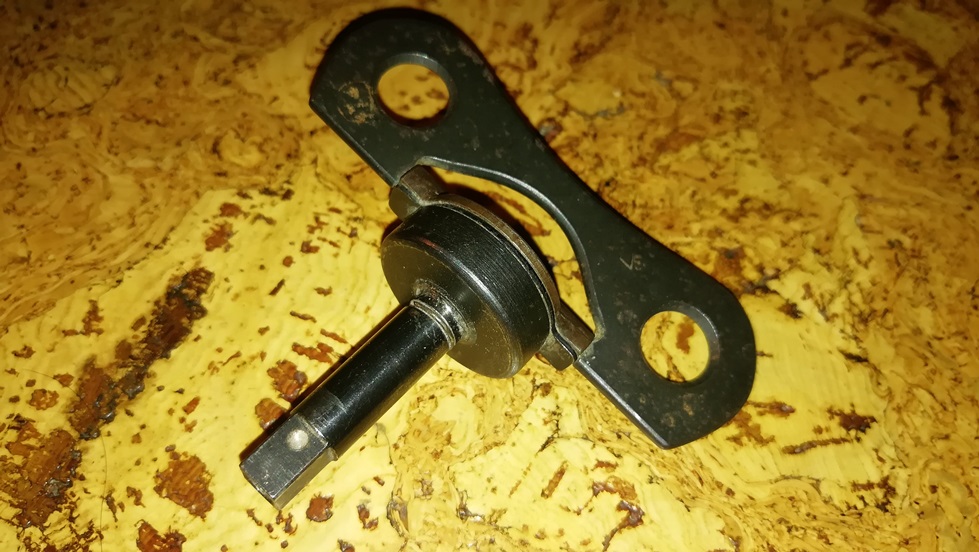 Ключ пружинного механизма для завода камеры АЙМО, принадлежавшей Александру Брантману. 