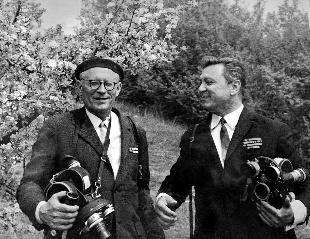 За год до трагической гибели. Константин Ряшенцев (справа) и Дмитрий Рымарев на Сапун-горе в 25-ю годовщину освобождения Севастополя. 1969 год.