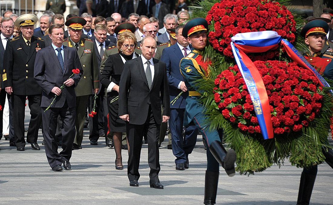 На церемонии возложения, посвящённой 71-й годовщине начала Великой Отечественной войны. 22 июня 2012 года. kremlin.ru/d/15719
