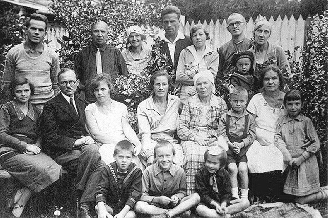 Семья Бегуновых. Довоенное фото.