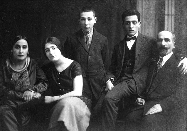  Эзра Абрамович Шерман с женой и детьми. 