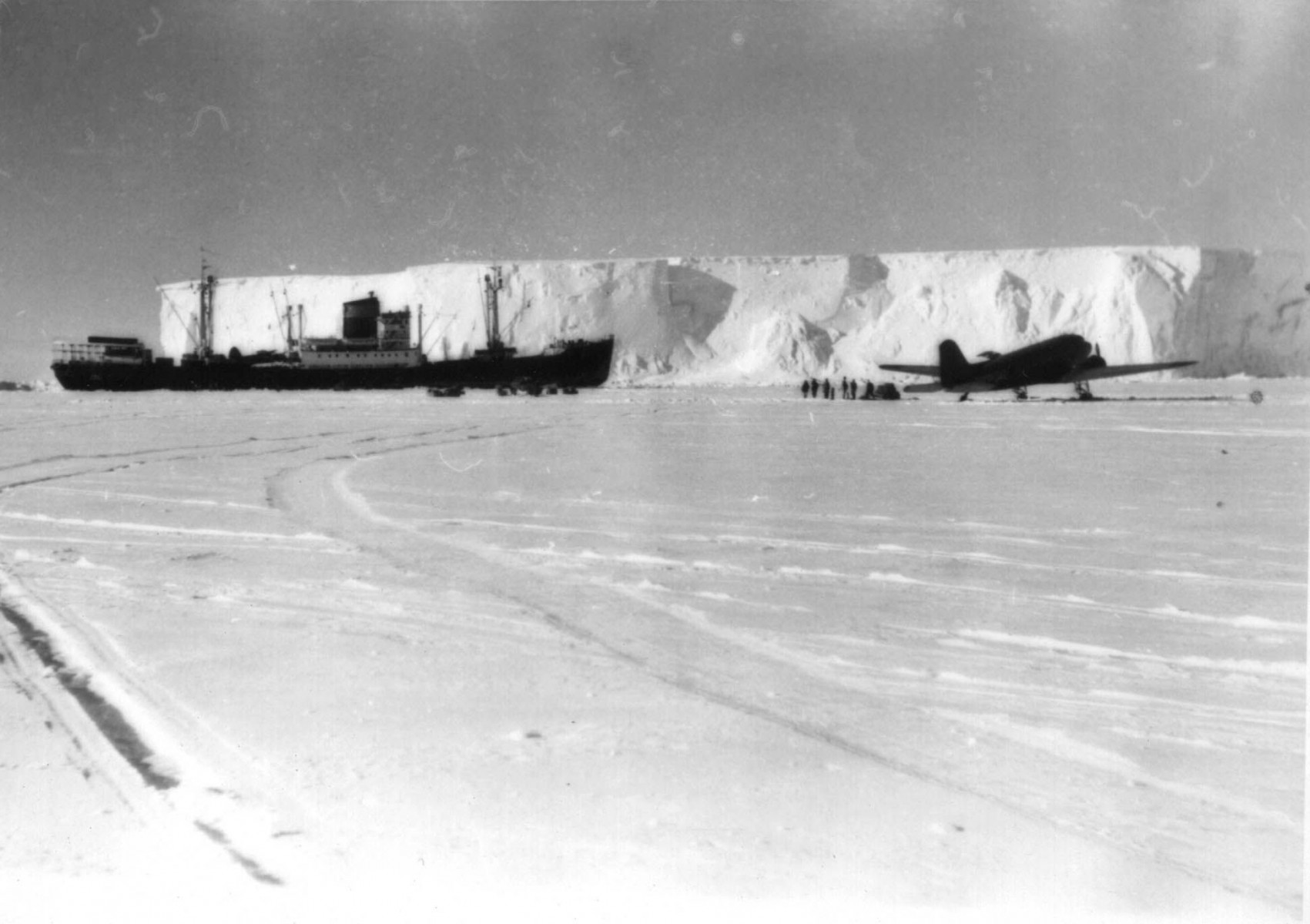 Антарктида. Фото М. Трояновского. 1962 год.