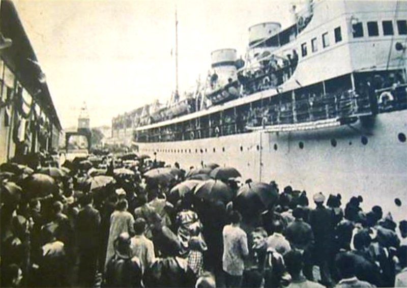 Прибытие теплохода КРЫМ в порт Кастельон. 1937 год.
