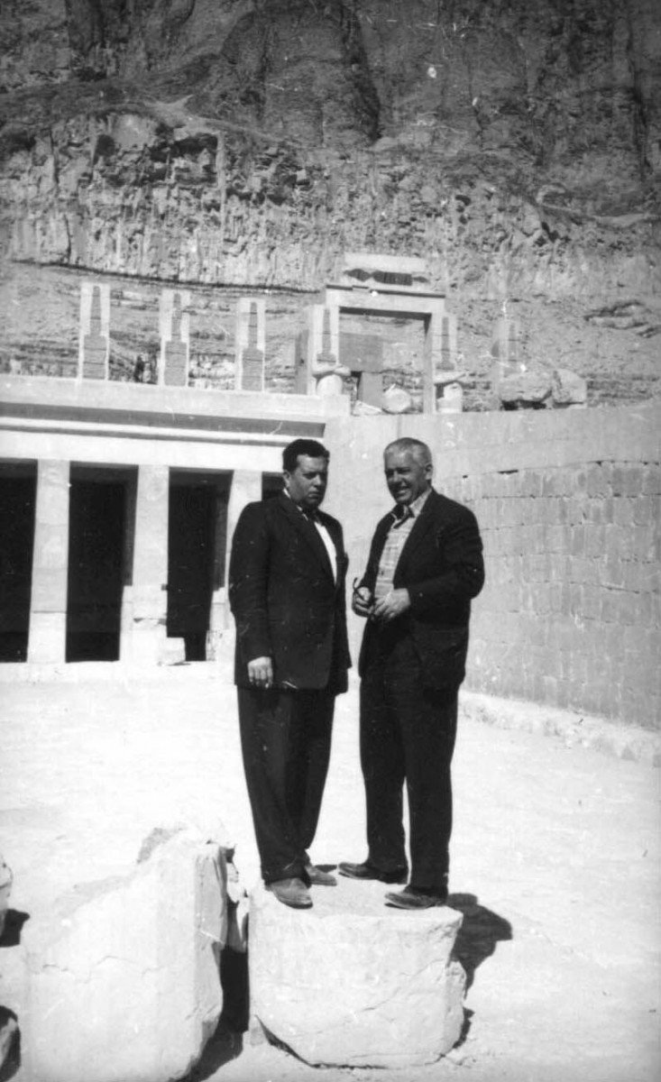 Режиссеры Леонид Варламов (слева на фото) и Марк Трояновский в Египте. 1959 год . Фото из семейного архива Алексея Трояновского (сына М. Трояновского).