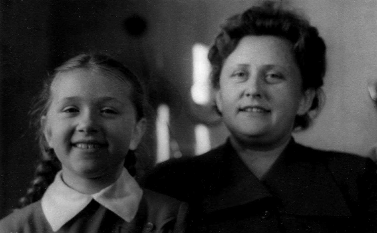 Мая Николаевна Попова с дочерью Еленой. Фото из семейного архива Е.В. Бойковой