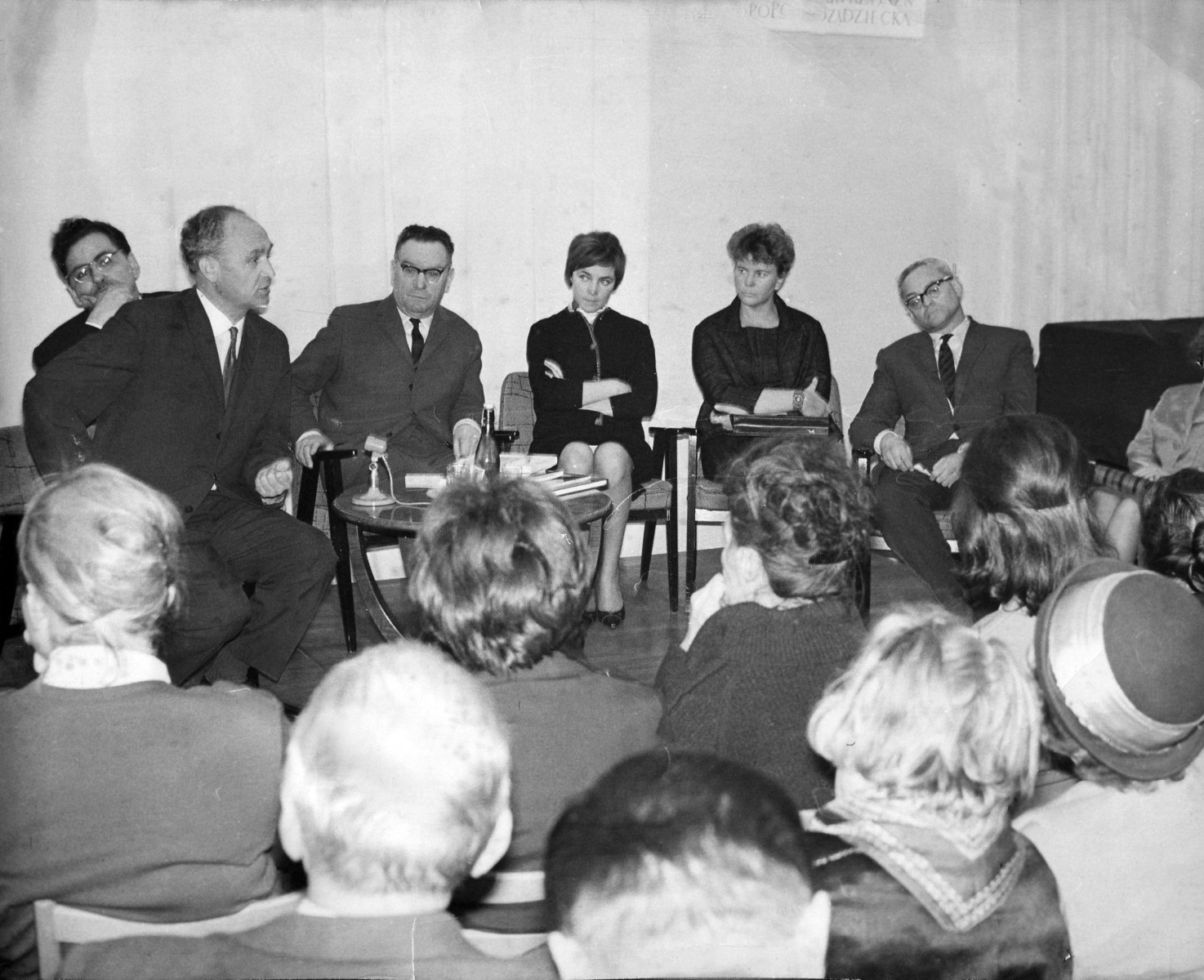 Режиссер Дина Мусатова (вторая справа на фото) на творческой встрече с польскими кинематографистами в Варшаве. Источник фото: #МузейЦСДФ.