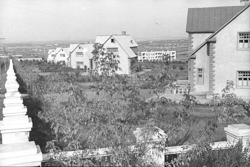 Американский городок («Березки»). г. Магнитогорск. 1937 год. Автор фото: Владислав Микоша. Источник фото: МАММ / МДФ.