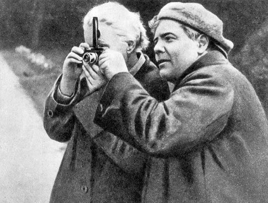 П.К. Новицкий обучает фотографии М.И. Ульянову. Советское Фото, № 1 за 1976 год  («Общественное достояние»).