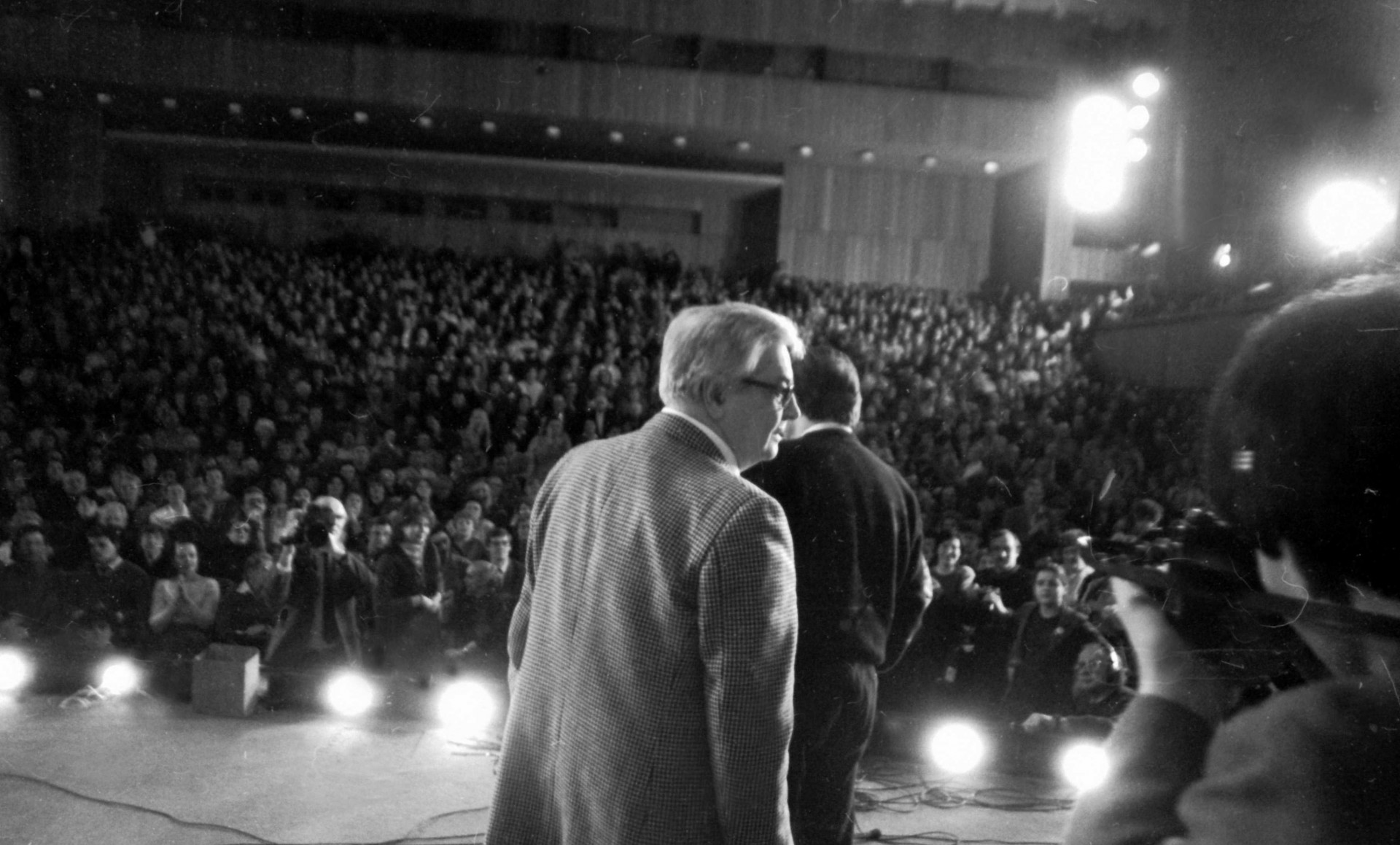 Встреча Юрия Петровича Любимова с творческой общественностью и поклонниками Театра на Таганке 13 сентября 1988 года в Доме кино. Автор фото: Юрий Барыкин.