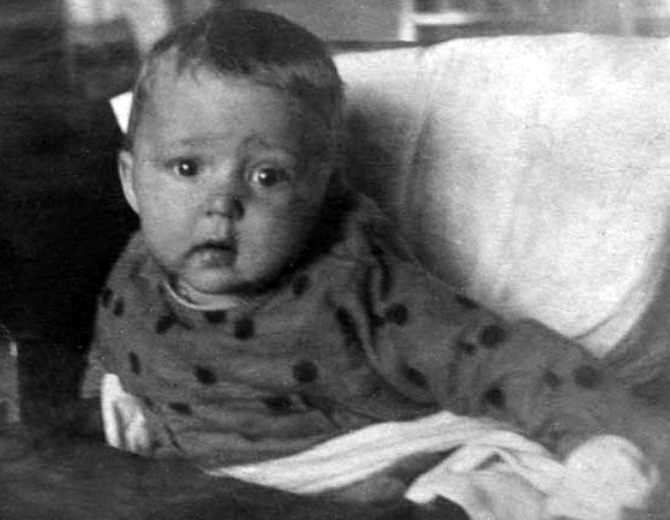 Алеша Бабицкий, первый привезеннй в А.Л.Ж.И.Р. ребенок. Фото из личного архива Евгении Головня.