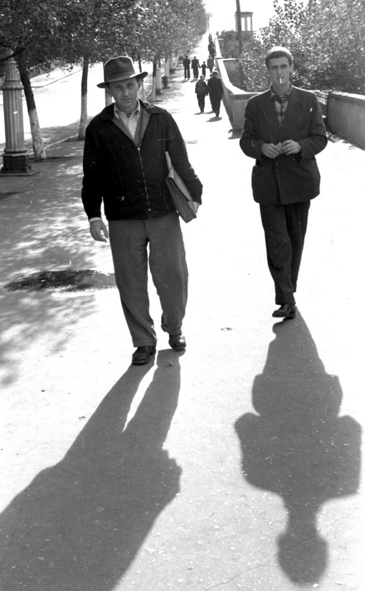 На съемках документального фильма «Бортовой 812» (1959). На фото (слева направо): Слава (Ярослав) Ефимов, Юрий Белянкин. Фото из личного архива Александра Горемыкина.