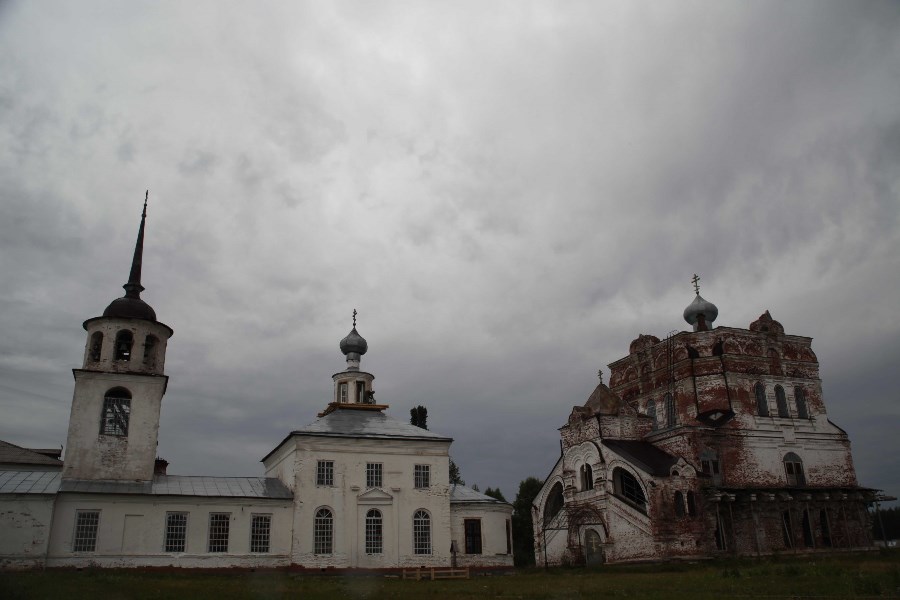 Храмы Артемиево-Веркольского монастыря. Август 2011 года.
