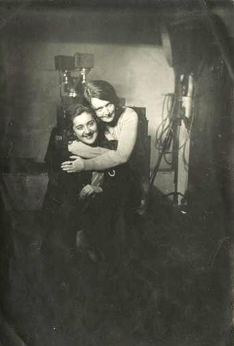 Эсфирь Шуб и Ната Вачнадзе. 1926 год. Источник фото: www.kino-teatr.ru.