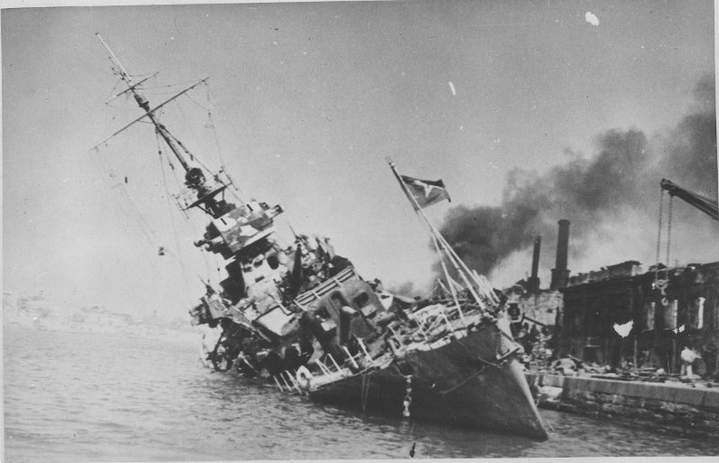 Гибель эсминца «Свободный». Севастополь. Июнь 1942 года. Автор фото: В. Микоша. Источник: МАММ / МДФ.