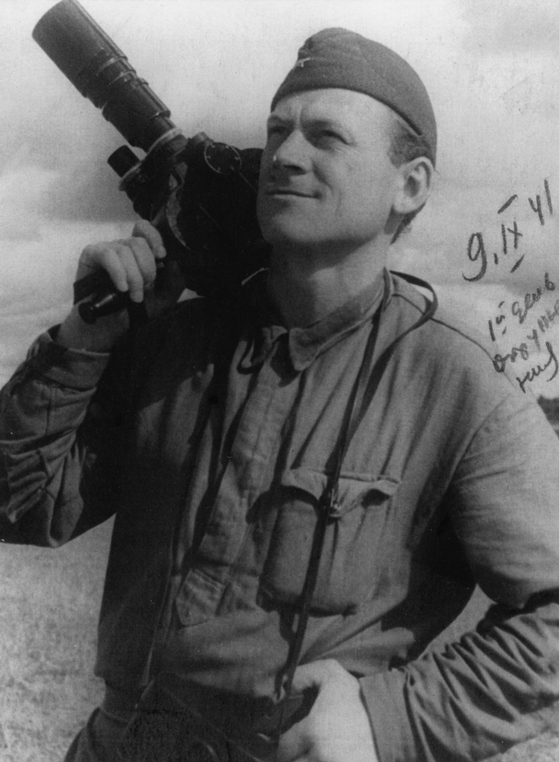 Ассистент оператора Владимир Головня. 1-й день окружения. 09 сентября 1941 года. Фото из архива В.И. Фомина (Музей кино).