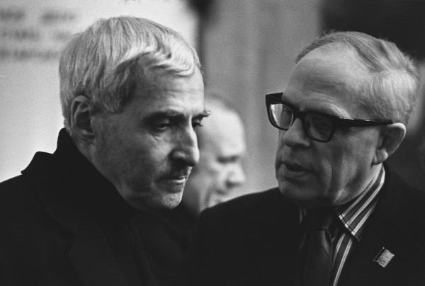 Константин Симонов и Виктор Ильин. 1976 год. Источник фото: www.lgz.ru.