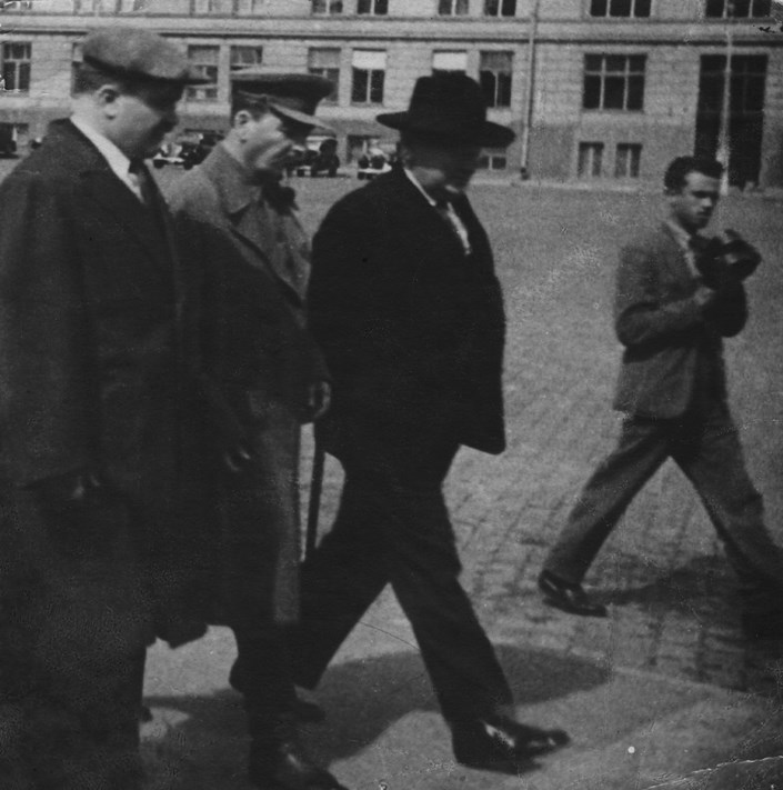 Соломон Коган снимает Сталина, Молотова и Литвинова. Фото из архива В. Фомина (Музей кино).