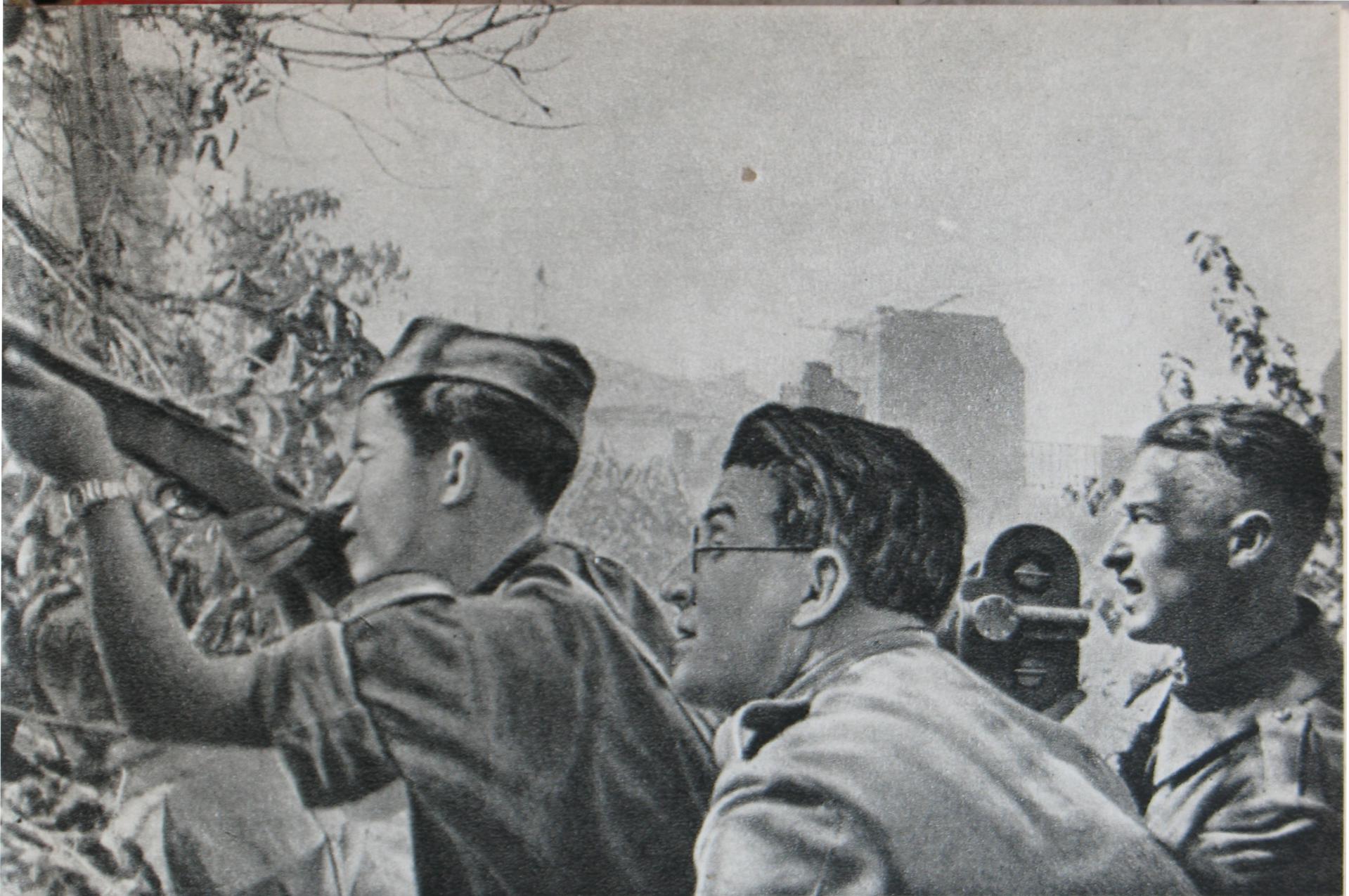 Кольцов и Кармен под  Алькасаром (Испания). 1936 год.