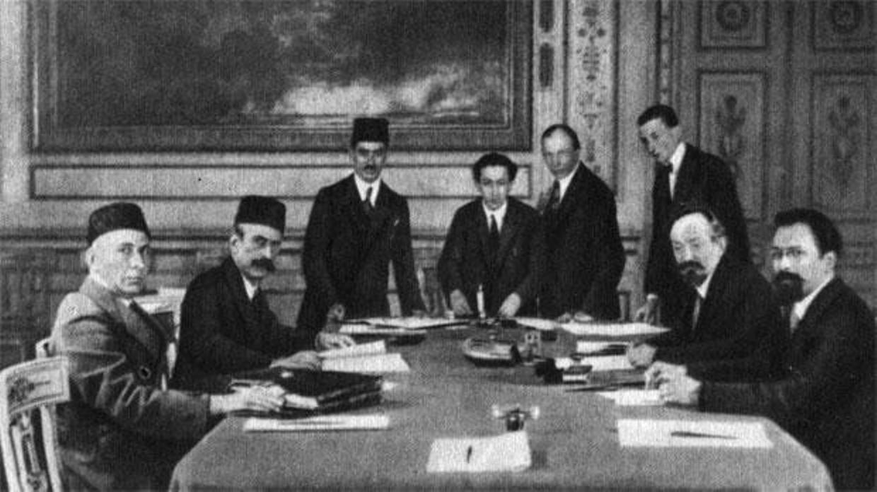 Подписание советско-турецкого договора о дружбе и братстве 16 марта 1921 г. в Москве.