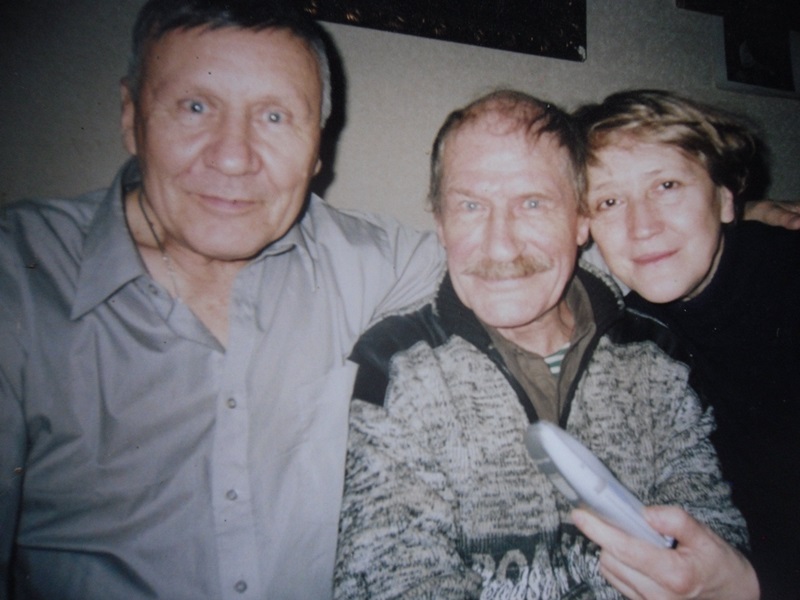 Аячеслав Орехов (в центре) с Владимиром Рютиным и Еленой Геккер. Фото из архива В. Орехова.