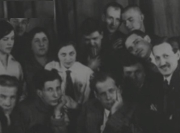 Яков Бабушкин слева от С.М. Эйзенштейна; актер Л.Л. Оболенский справа на фото. ГИК. 1930-1932 гг. 