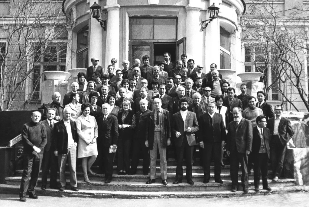 Конференция звукооператоров. Дом творчества кинематографистов «Болшево». 80-е годы. На фото: Кирилл Никитин (в третьем ряду слева), Юрий Игнатов (в верхнем ряду справа).