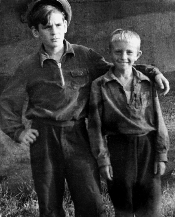 Валерий Фомин (слева на фото). 1952 год.
