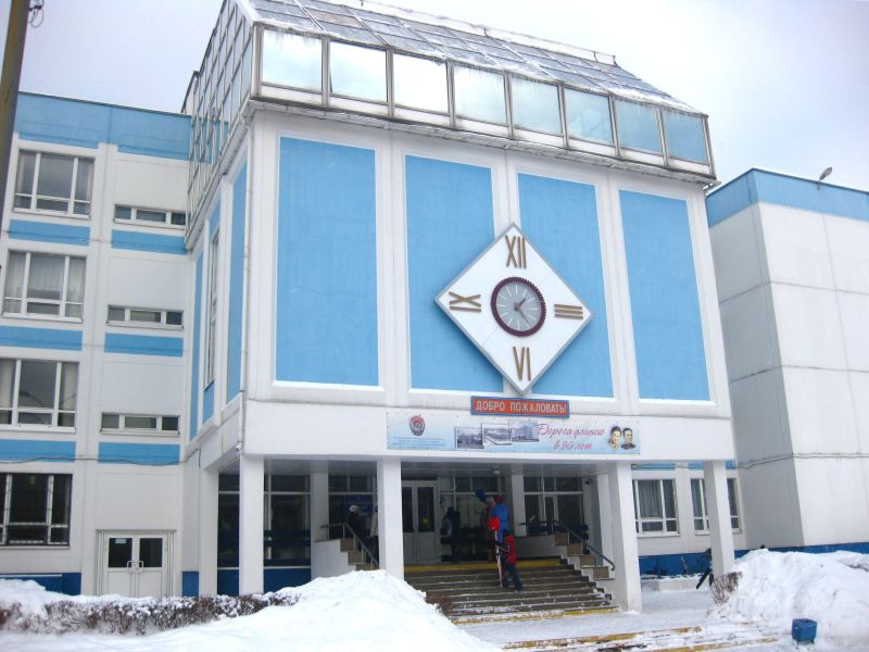 Новое здание школы. Фото: сайт www.1941-1945-2010.ru