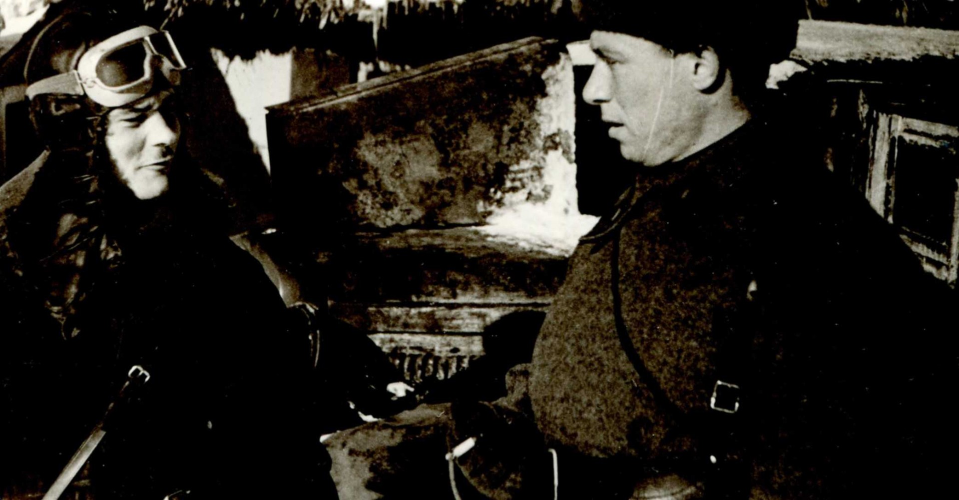На фото (слева направо): оператор Б. Шадронов и Ю. Рогозовский. Фото из семейного архива Н.Я. Венжер.