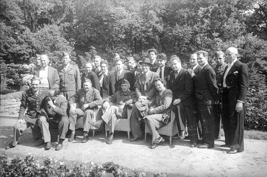 Экспонат #9. Советские и иностранные военные корреспонденты в Потсдаме. Июль-август 1945 года